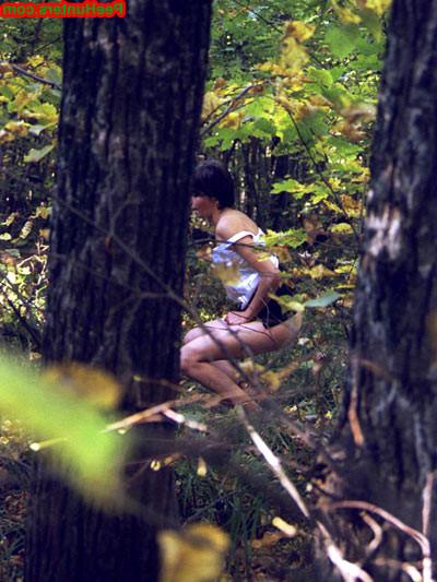 16P Spying on teen peeing in the forest