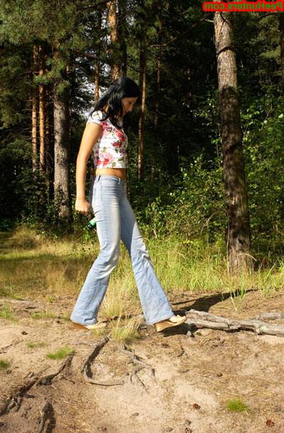 16P Beautiful teen peeing in the forest