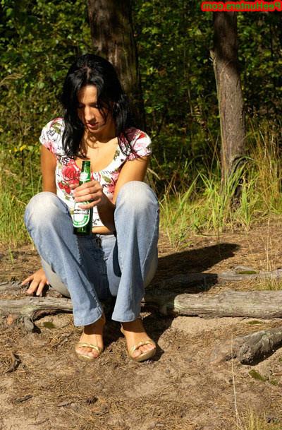 16P Beautiful teen peeing in the forest