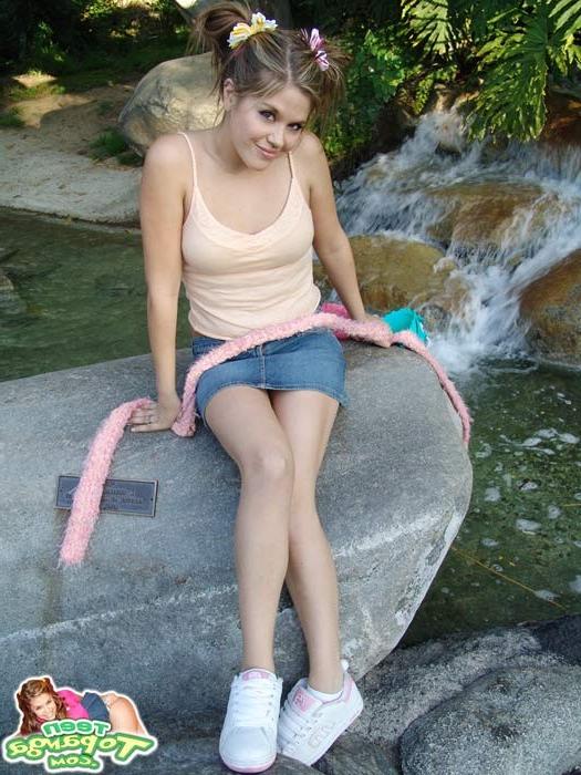16P Barely legal Teen Topanga has some fun at the zoo