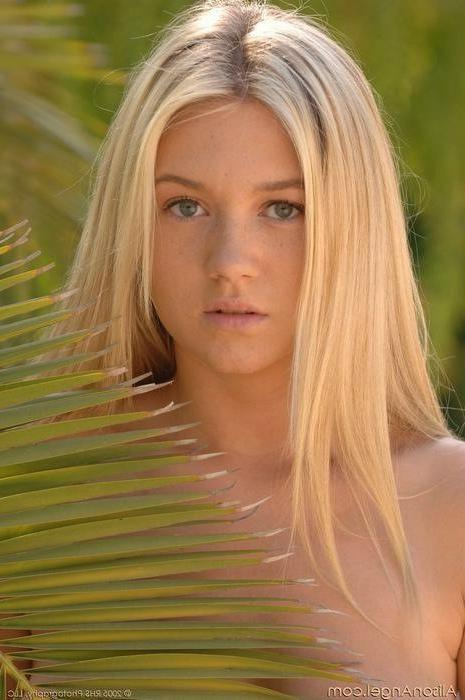 16P Alison Angel In Outdoor Nudes