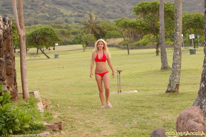 16P Blonde outdoor upskirt