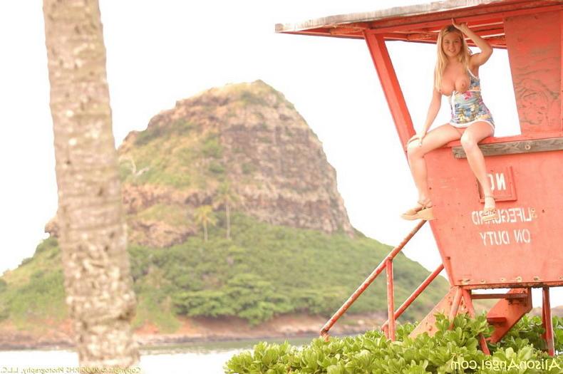 16P Blonde outdoor upskirt