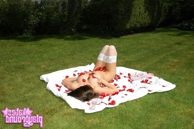16P Kate outdoor stripping from her sexy underwear