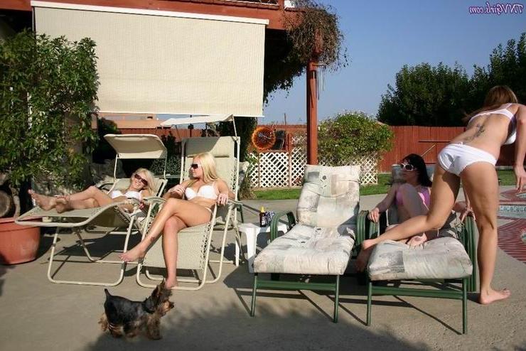 12P sexy teen babe posing outdoor