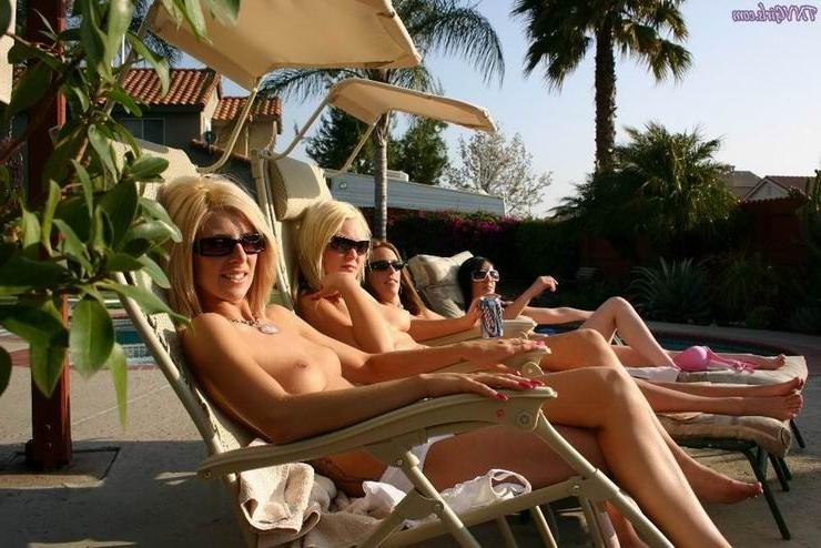 12P sexy teen babe posing outdoor