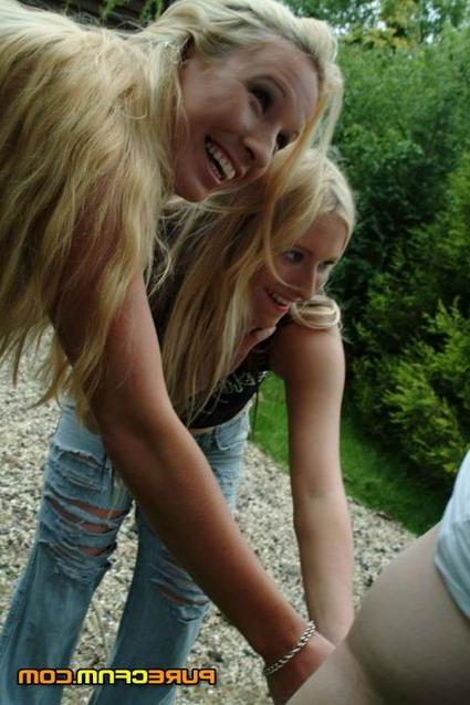 16P teen giving a handjob and masturbating a guy outdoor