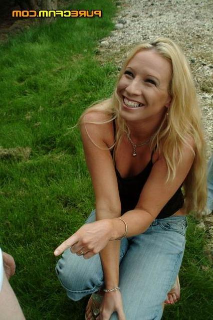 16P teen giving a handjob and masturbating a guy outdoor