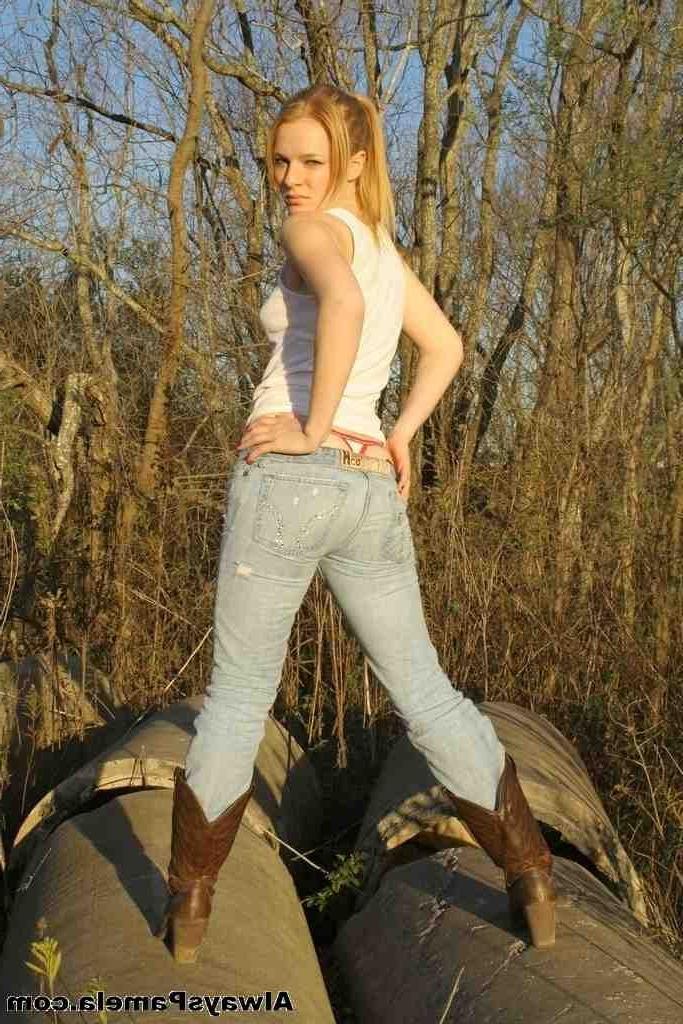 16P Pamela wearing thong posing outdoor