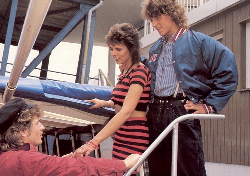 16P Retro lady invited on a boat for some fucking action