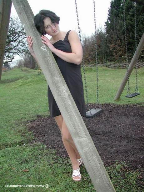 12P amateur teen in pantyhose posing outdoor