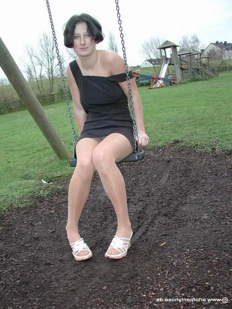 12P amateur teen in pantyhose posing outdoor