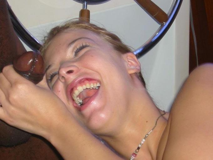 7P pretty girl got banged at the boat by crew