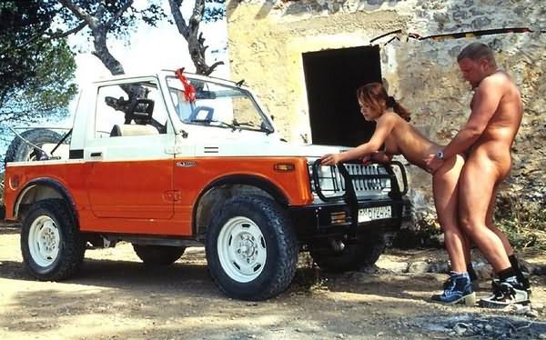 17P Outdoor fucking in red jeep