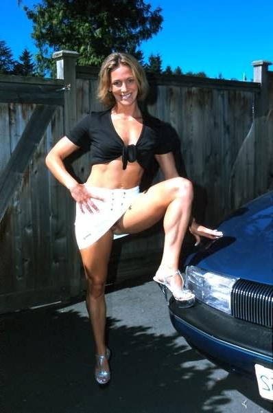 20P Outdoor upskirt view