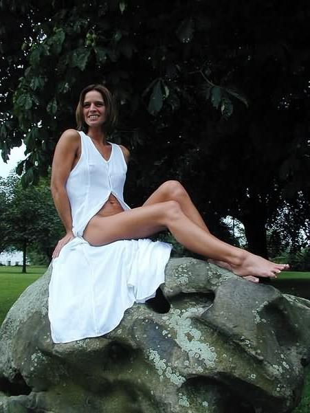 20P Babe Nude Outdoor
