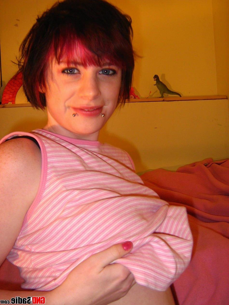 16P Alt punk girl Sadie in panties