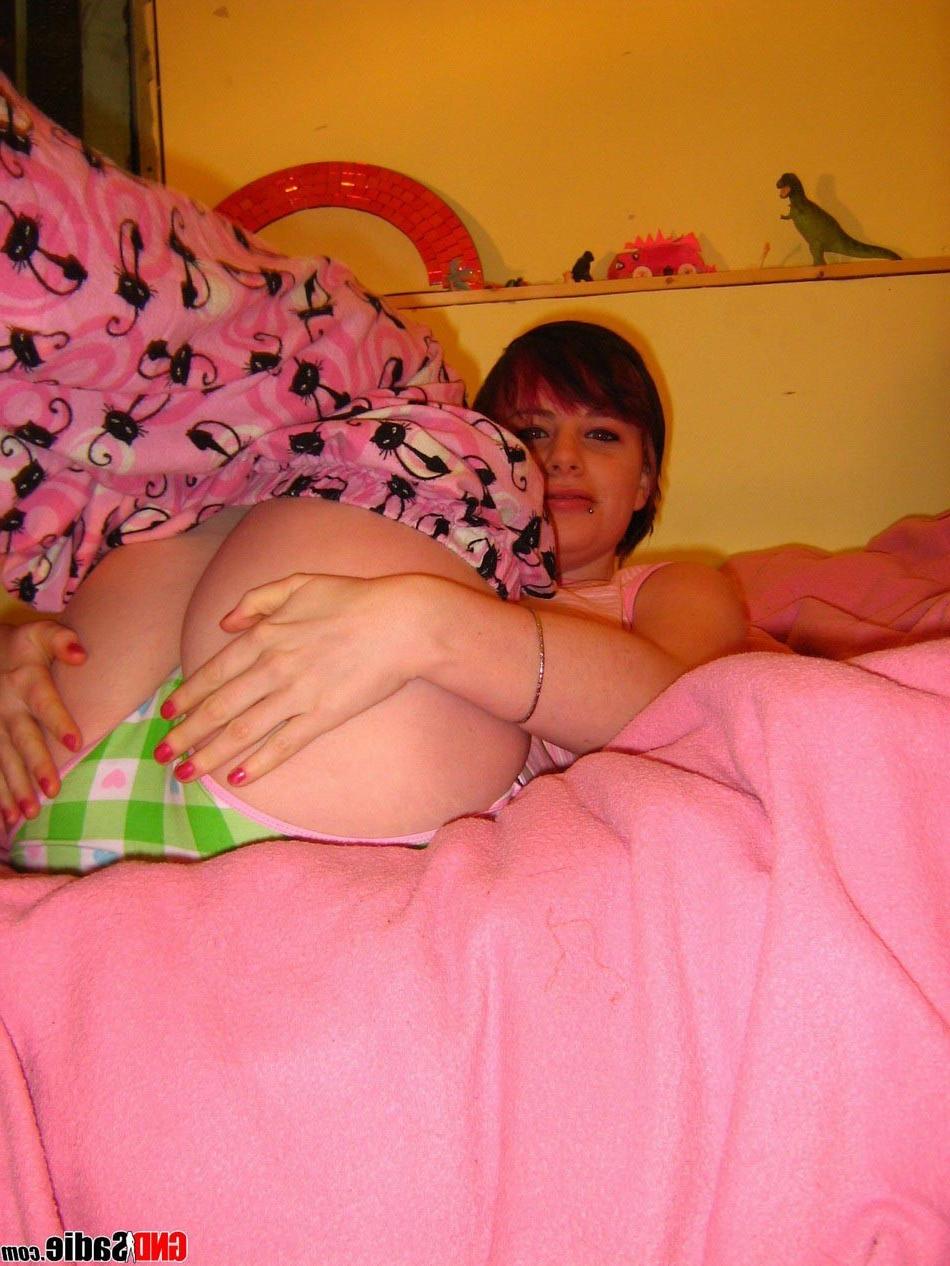 16P Alt punk girl Sadie in panties