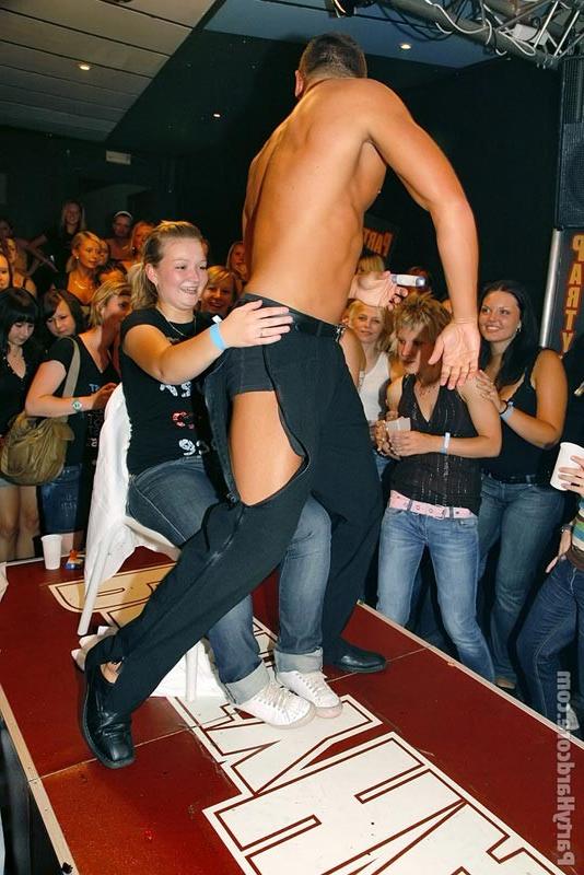 16P Drunk horny girls sucks and fucks at hardcore party