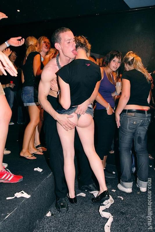 16P Drunk horny girls sucks and fucks at hardcore party