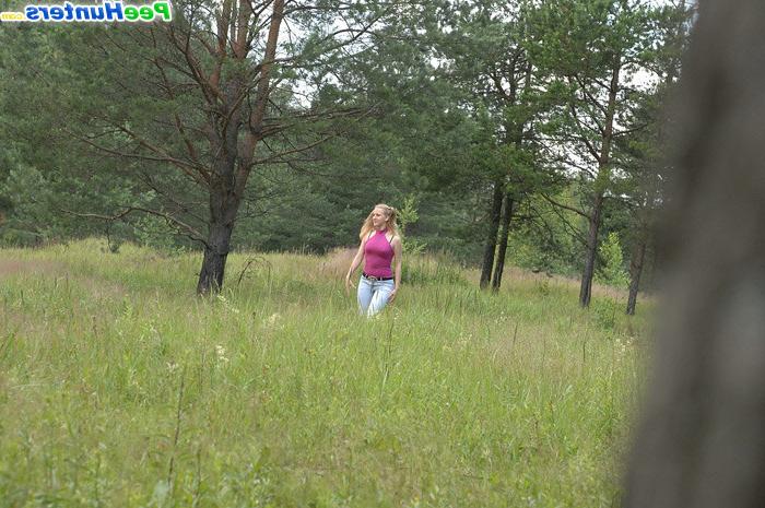16P Little pig-tailed hoochie tinkling on forest glade