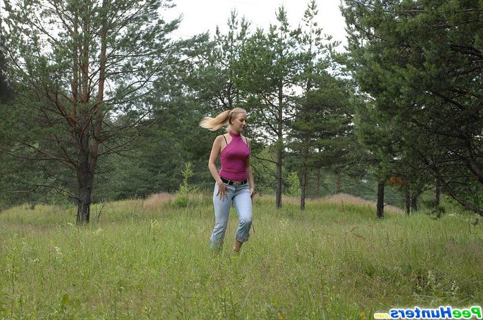 16P Little pig-tailed hoochie tinkling on forest glade