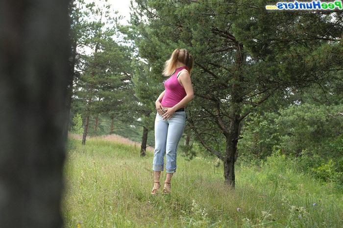 16P Little pig-tailed hoochie tinkling on forest glade