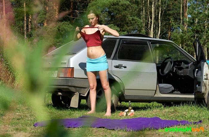 16P Fucked-up girl pisses the forest glade and leaves