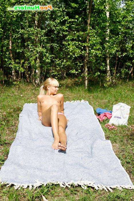 16P Hot girlie sunbathing naked in forest wants to pee