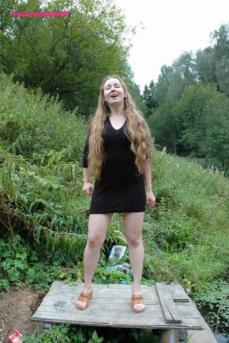 16P Dirty teen slut sits for a piss on a picnic table