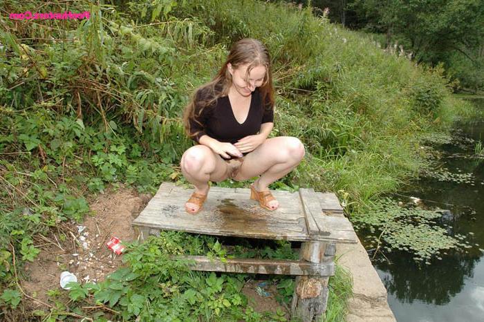 16P Dirty teen slut sits for a piss on a picnic table