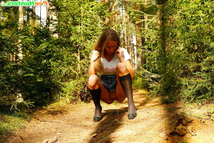 16P Blonde puss with gorgeous body pees on forest path