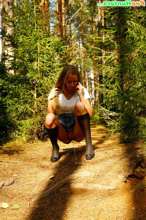16P Blonde puss with gorgeous body pees on forest path