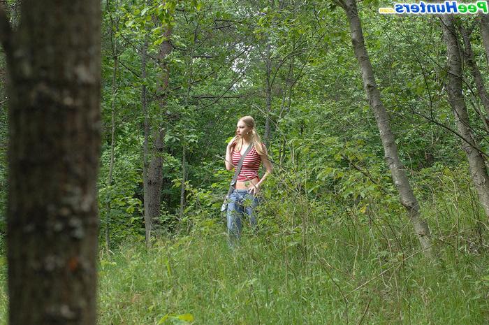 16P Blonde cutie empties her bladder in the forest