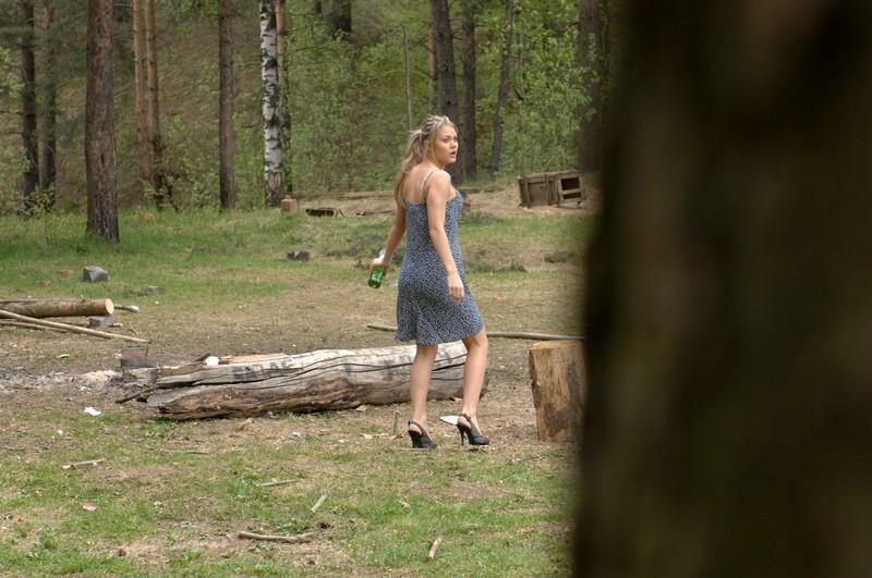 16P Drunk teenie pulls down her thong and takes a piss in the forest