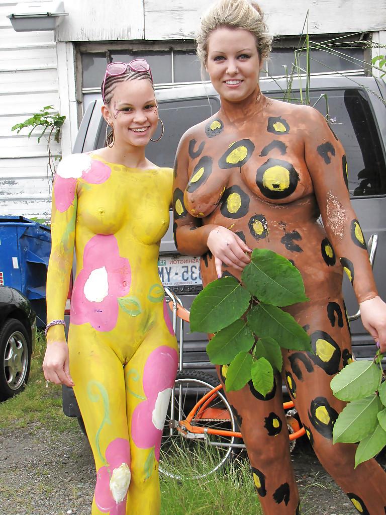 25P I decided to paint my naked body and then leave the house 2
