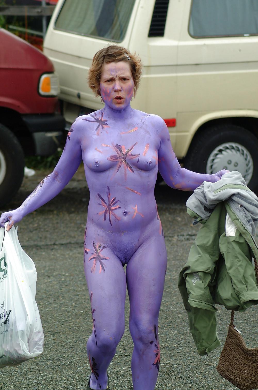 25P I decided to paint my naked body and then leave the house 2