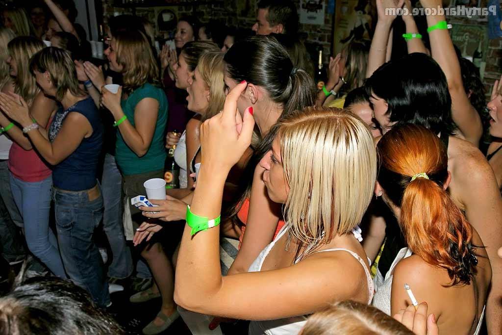 16P Drunk amateurs fucking at party sex