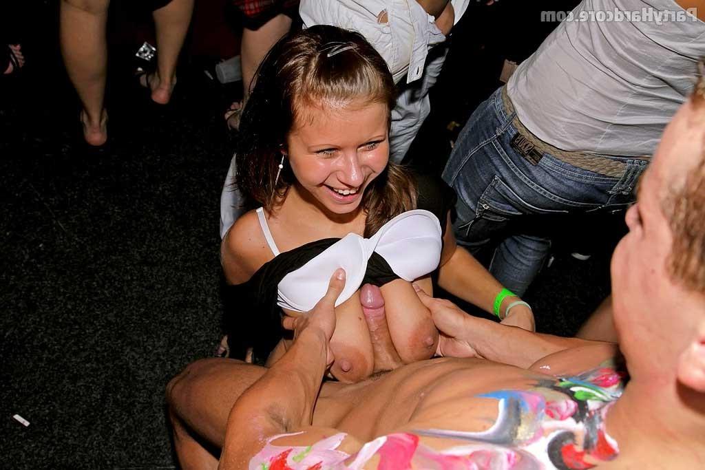 16P Drunk amateurs fucking at party sex