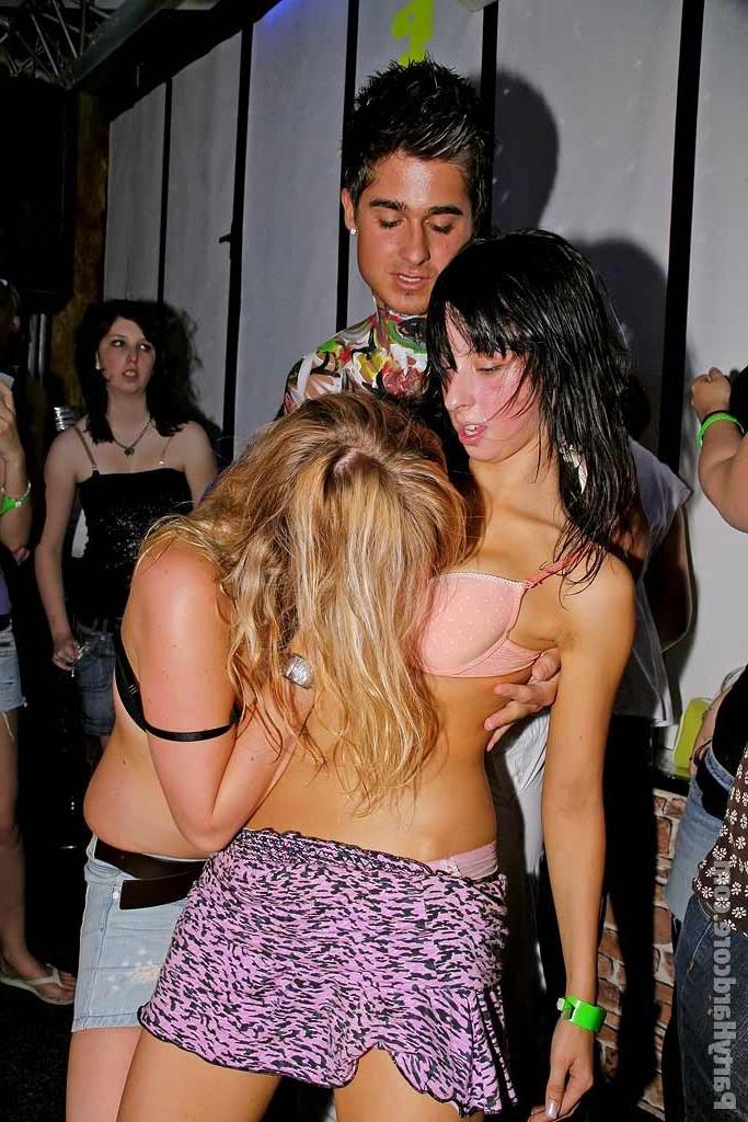 16P Drunk amateurs fucking at party sex