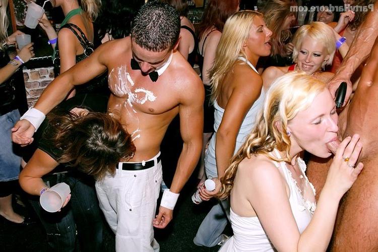 16P Drunk eurobabes fucking in orgy sex