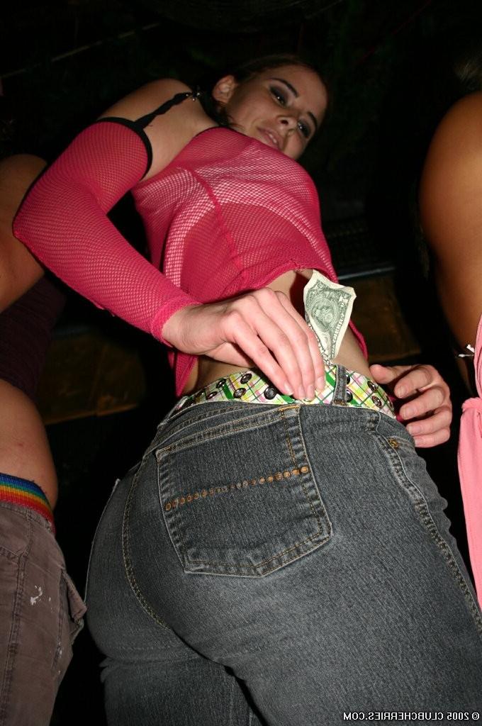 16P These Drunk Girls Arent Aware Of Camera Between Their Legs