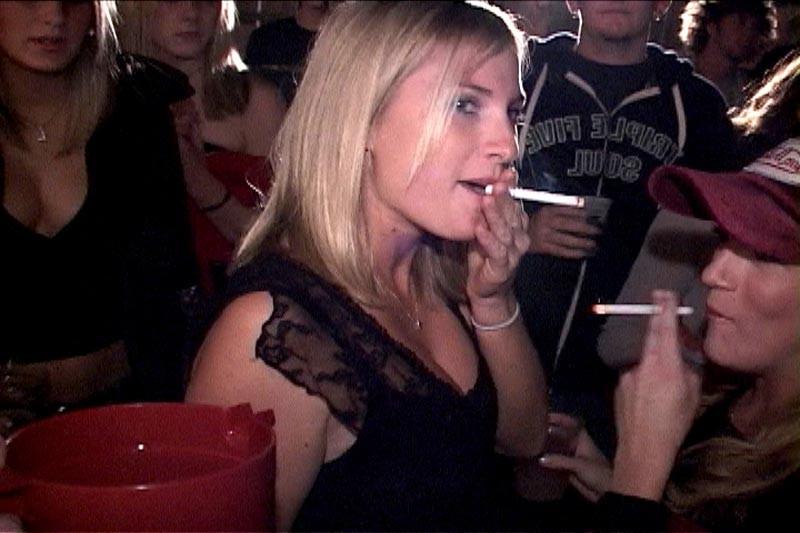 16P Drunk horny college chicks fucking at wild hardcore party