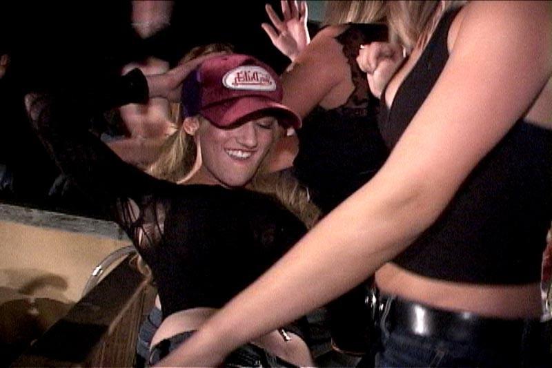 16P Drunk horny college chicks fucking at wild hardcore party