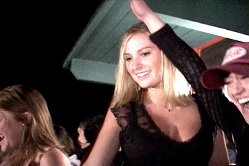 16P Drunk horny college chicks fucking at wild hardcore party