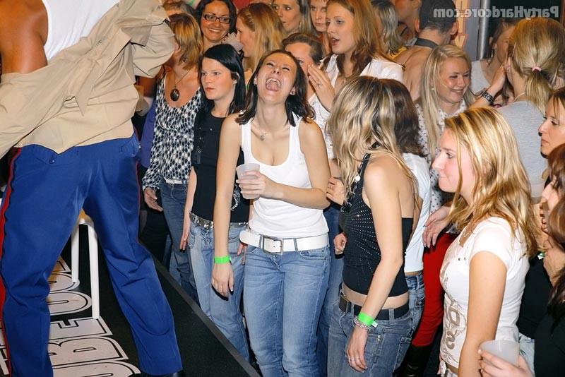16P Wild horny drunk chicks fucking in hardcore sex party