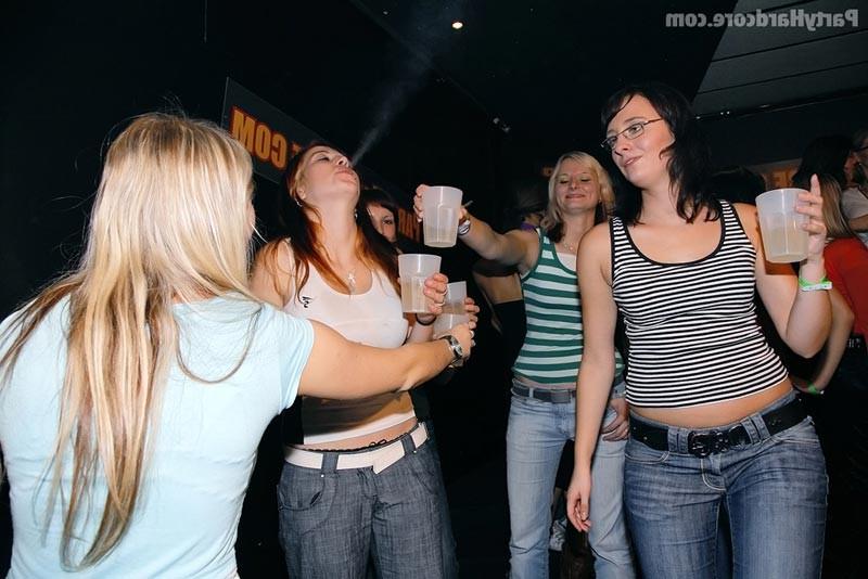 16P Wild horny drunk chicks fucking in hardcore sex party