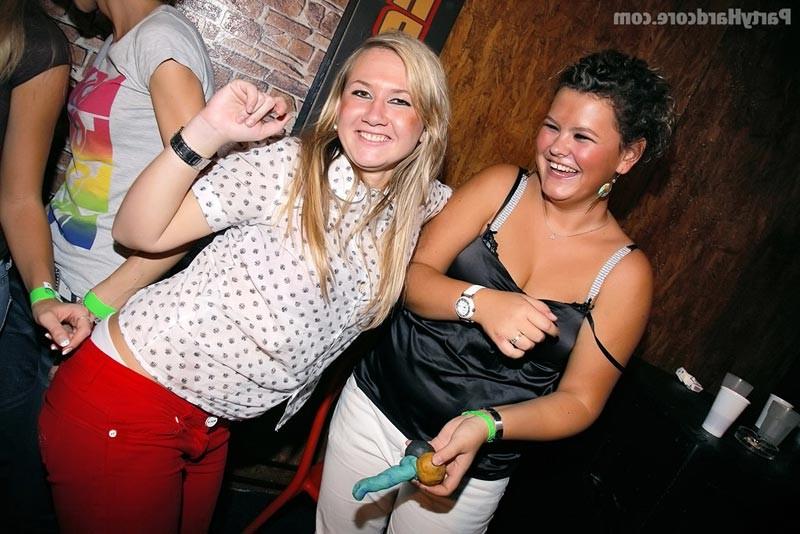 16P Wild horny drunk chicks fucking in hardcore sex party