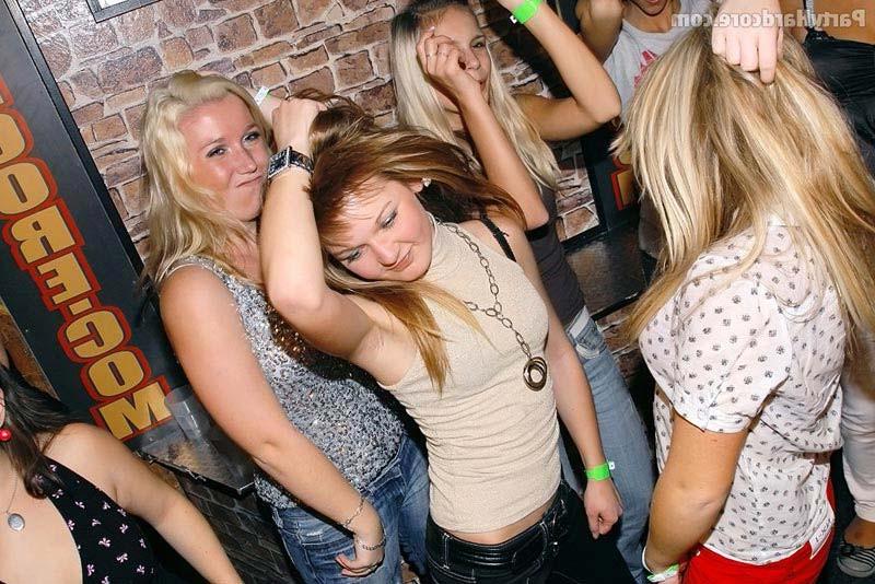 16P Wild horny drunk chicks fucking in hardcore sex party