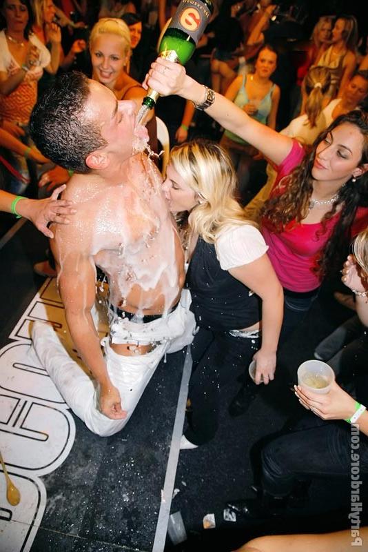 16P Wild drunk horny chicks fucking in hardcore sex party